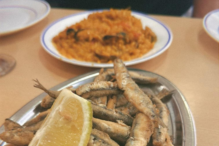 Cádiz: Walking Tour with Tapas and Drinks