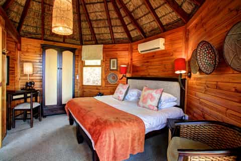 From Cape Town: 2-Day Safari at Garden Route Game Lodge