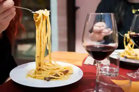 Olbia: cooking class on real pasta carbonara