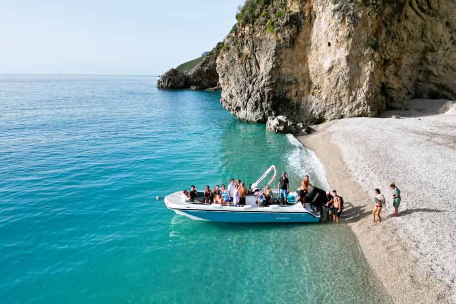 Paleokastritsa: Bootsausflug zu den Höhlen, den Stränden Paradisos und Stelari. Foto: GetYourGuide
