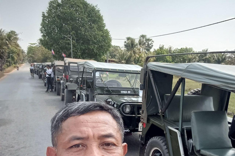 Siem Reap: Angkor Wat Sunrise Tour by Vintage Jeep
