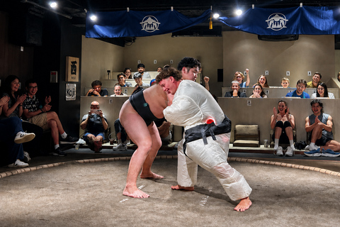 Tokyo Shinjuku Kabukicho: Live Sumo Show with Drink & Photo Evening Show
