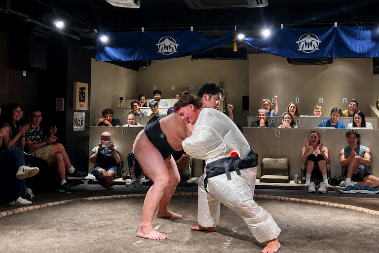 Tokyo Shinjuku Kabukicho: Live Sumo Show with Drink & Photo Evening Show