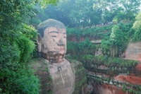 Leshan Grand Buddha风景区和熊猫公园日之旅 - Housity