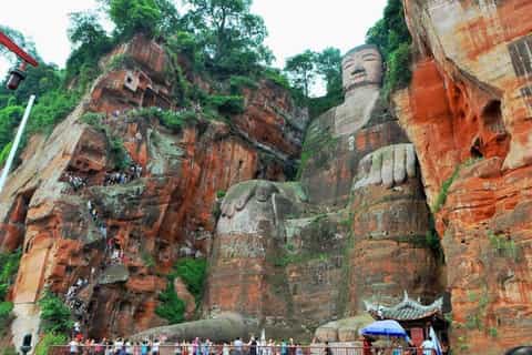 Leshan Grand Buddha Scenic Area and Panda Park Day Tour