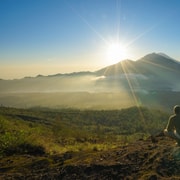 Bali: Mount Batur Sunset Trek with Picnic