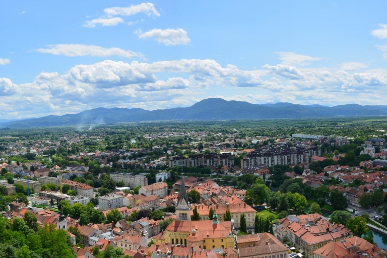 Ljubljana en het meer van Bled: bustour van een hele dag vanuit TriëstLjubljana en meer van Bled: bustour van een hele dag Italiaans en Engels