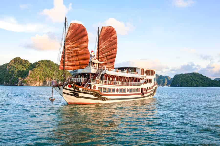 Halong-Bucht und Ti Top Island: 2-tägige Royal-Palace-Bootsfahrt