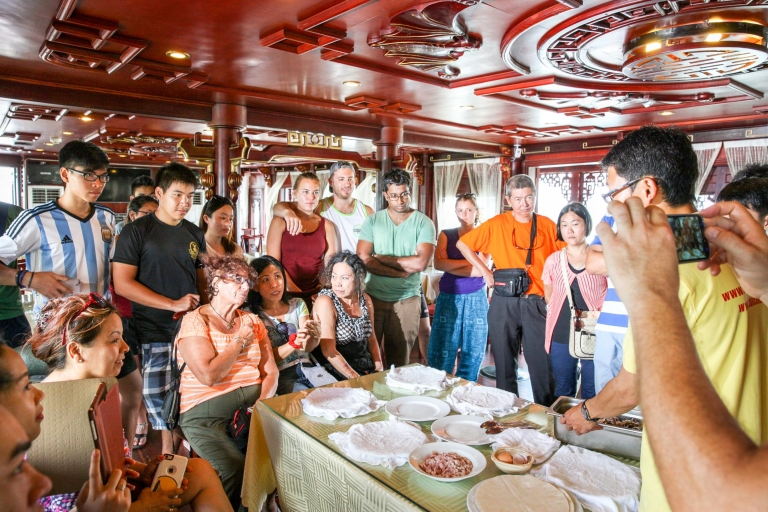 Vanuit Hanoi: 2-daagse boottocht Ha Longbaai & Ti TopTweepersoons/Twin Deluxe Cabin zonder vervoer