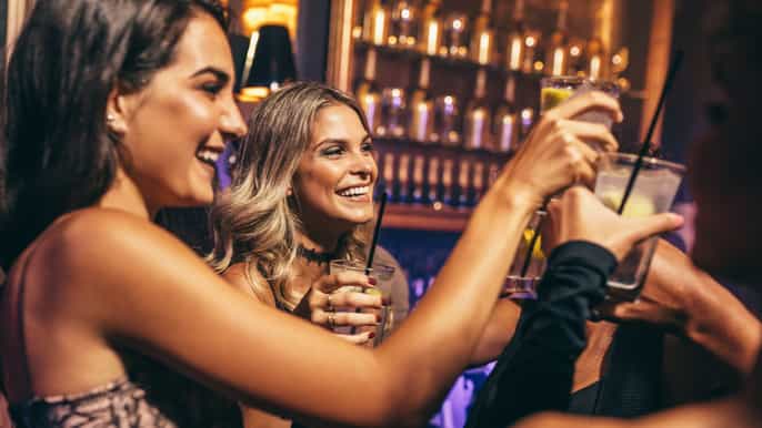 warsaw pub crawl with free drinks
