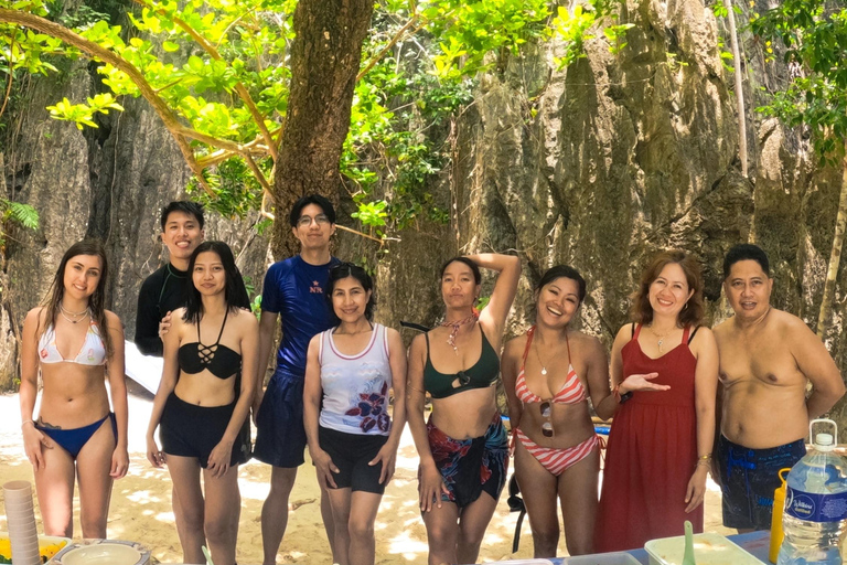 El Nido: 2-Day Island-Hopping Tour to Lincapan with Camping