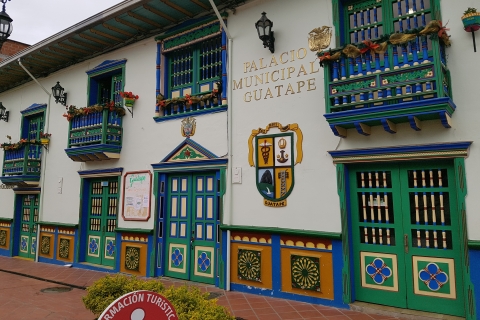 Vanuit Medellín: Privétour over de rots El Peñón en de stad Guatapé