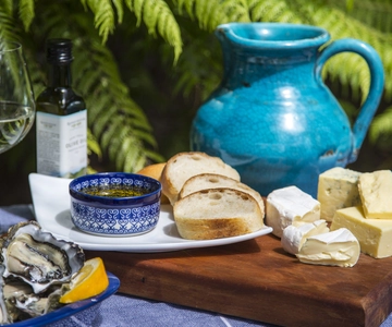 Waiheke Island Gourmet Food and Wine Tour with Platter Lunch
