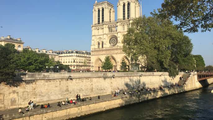 paris explore Île de la cité with a local