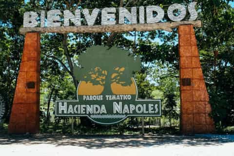 From Medellín: Hacienda Nápoles Theme Park Day Trip