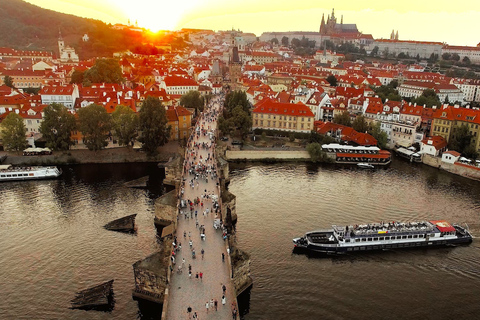 Praga: Crociera di Capodanno con cena e fuochi d&#039;artificioCrociera di Capodanno con cena e bevande illimitate