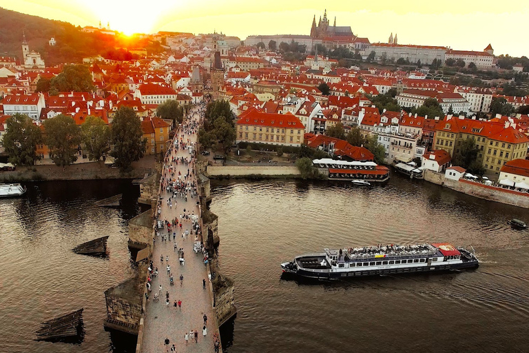 Praga: Crociera di Capodanno con cena e fuochi d&#039;artificioCrociera di Capodanno con cena e bevande illimitate