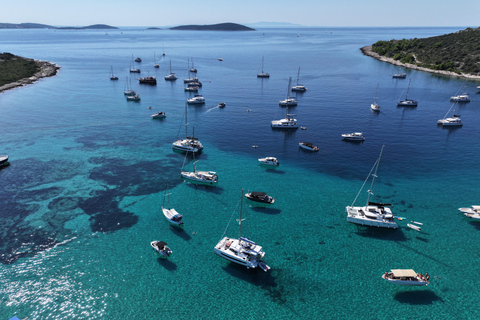 Excursion sur trois îles avec boissons à Krknjaši Blue LagoonLagon bleu divisé