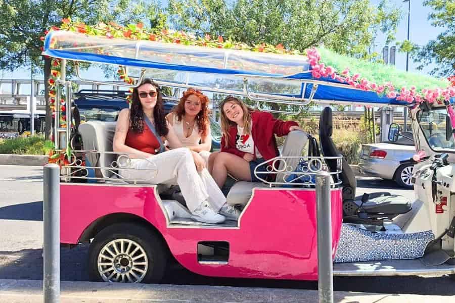 Lissabon: Private Tuk-Tuk-Tour mit Guide. Foto: GetYourGuide Lissabon: Private Tuk-Tuk-Tour mit Guide. Foto: GetYourGuide