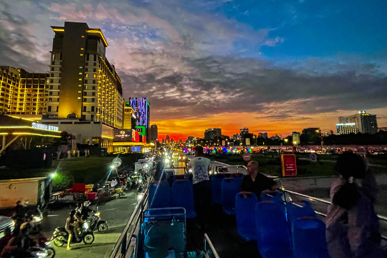 Phnom Penh: Night Bus Tour with Drinks, Snacks, and Music