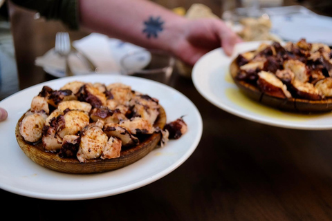Santiago de Compostela: Food Tour with 6 Tastings & Drinks