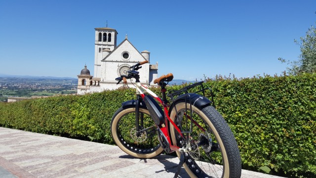 Visit E-bike Mtb front in Lake Trasimeno, Umbria