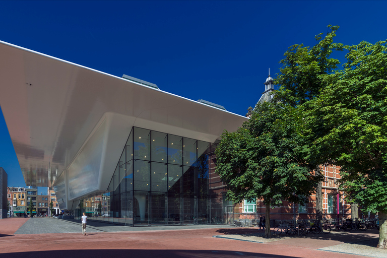 Amsterdam: Stedelijk Museum and 1-Hour Canal Cruise