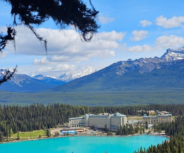 From Banff: Moraine Lake and Lake Louise Half Day Tour