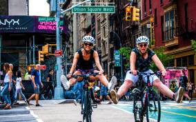 Brooklyn: Sightseeing Bike Tour with Local Guide