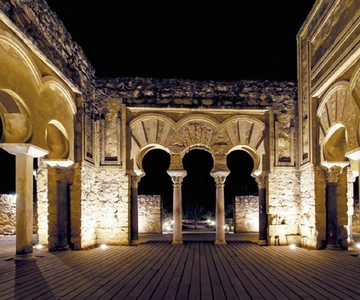Visita guiada nocturna à Medina Azahara