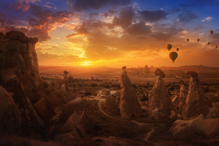 Tour de 2 días en Capadocia con globo aerostático desde Estambul