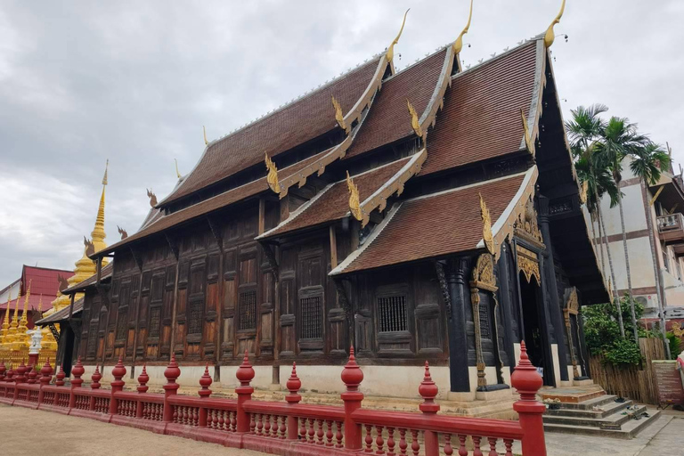 Chiang Mai: Old City Walking Tour with Temples & History Small Group Without Entry Fees