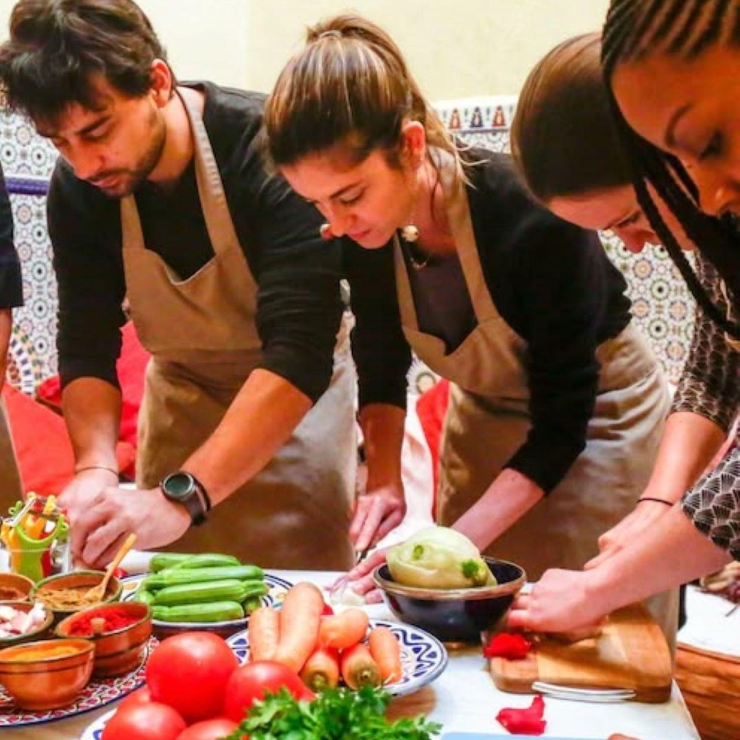 Cours de cuisine marocaine avec un chef local à Marrakech