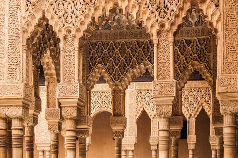 Granada: Alhambra Tour in a Premium GroupSpanish Tour