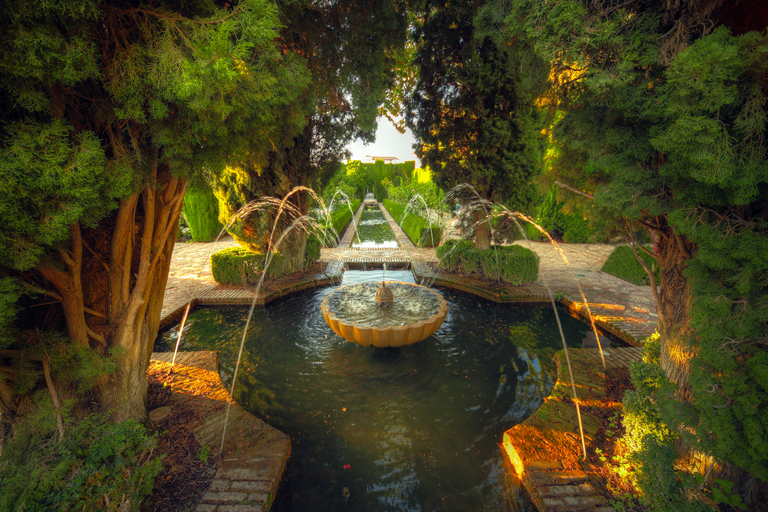 Granada: Alhambra Tour w grupie premiumWycieczka po niemiecku