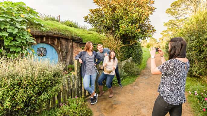 hobbiton movie set tour festive feast lunch z auckland