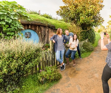 Auckland: Hobbiton Movie Set Tour with Lunch