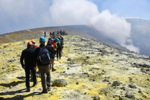 Etna: Guidet vandretur til toppen og krateret