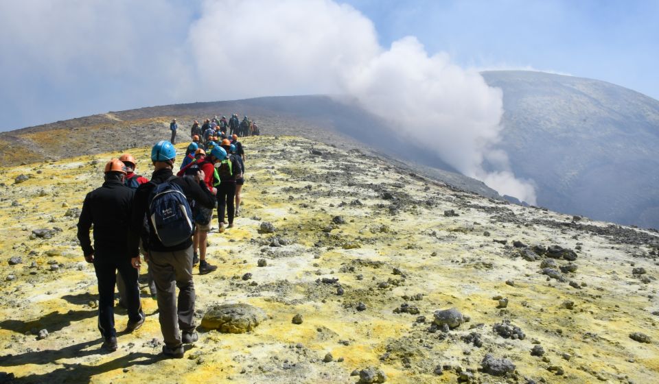 Etna: trekking guidato ai crateri sommitali del vulcano da Catania