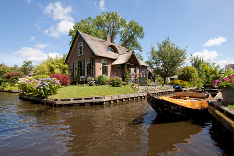 Giethoorn: prywatna wycieczka z wycieczką łodzią z Amsterdamu