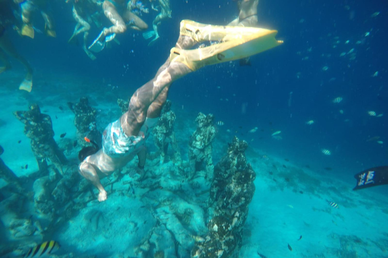 Gili Air : Snorkelen zwemmen met schildpad &amp; standbeeld