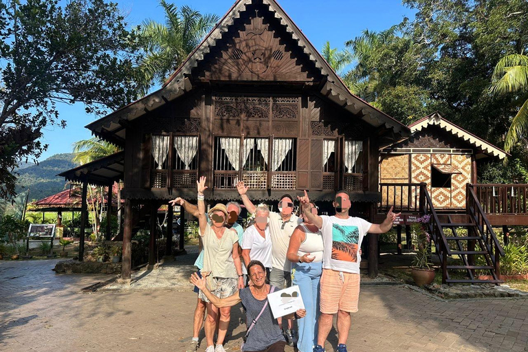 Langkawi: Private Island Tour with Cable Car, Mangroves & German-Speaking Guide Langkawi: Private Island Tour with Cable Car, Mangroves & German Guide