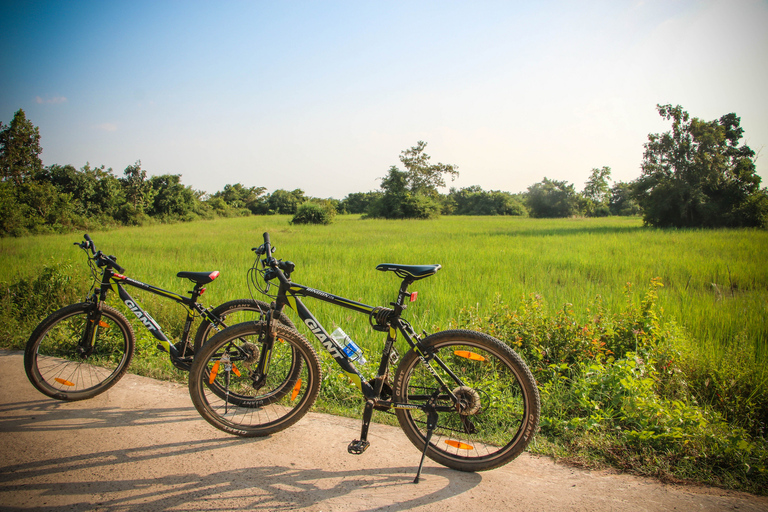 Siem Reap: ciclo di campagna e tour della vita del villaggio localeSiem Reap: tour privato in bicicletta e nella vita del villaggio locale