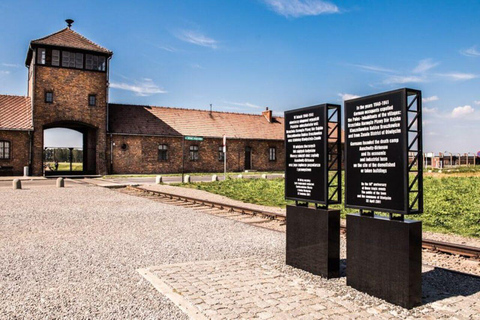 Från Krakow: Transport tur och retur till Auschwitz BirkenauSjälvstyrd guidad tur med broschyr på engelska