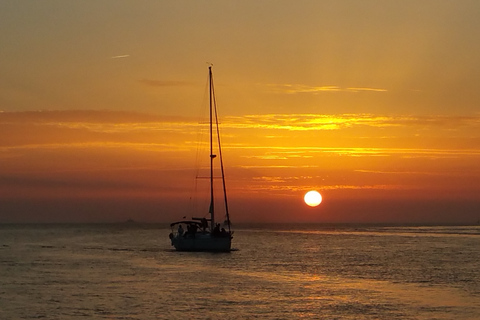 Lisbonne : croisière privée au coucher du soleil avec vin mousseux