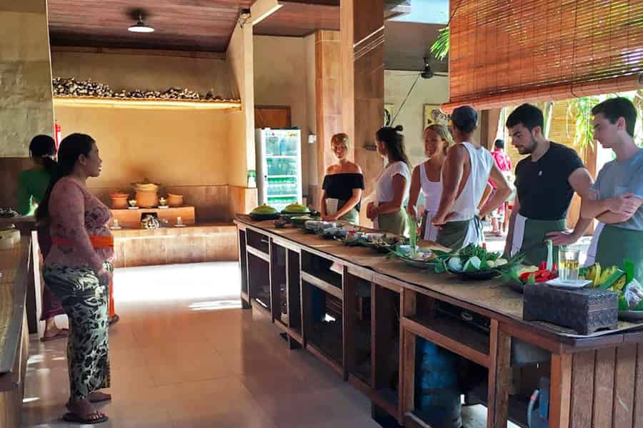 Ab Ubud: Authentischer Kochkurs in einem Dorf vor Ort. Foto: GetYourGuide