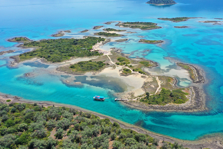 Athènes : excursion d&#039;une journée en bateau avec baignade et piscine thermaleAthènes : excursion d&#039;une journée en bateau vers les îles avec baignade