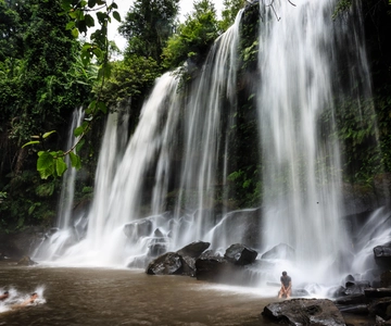 Siem Reap: Kulen Waterfall & 1000 Lingas Day Tour with Lunch