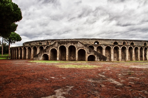 Discover Pompeii: Guided Walking Tour of the Buried City Tour in Portuguese