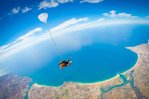 Portimão: Tandem Skydive from 10,000 or 15,000 Feet